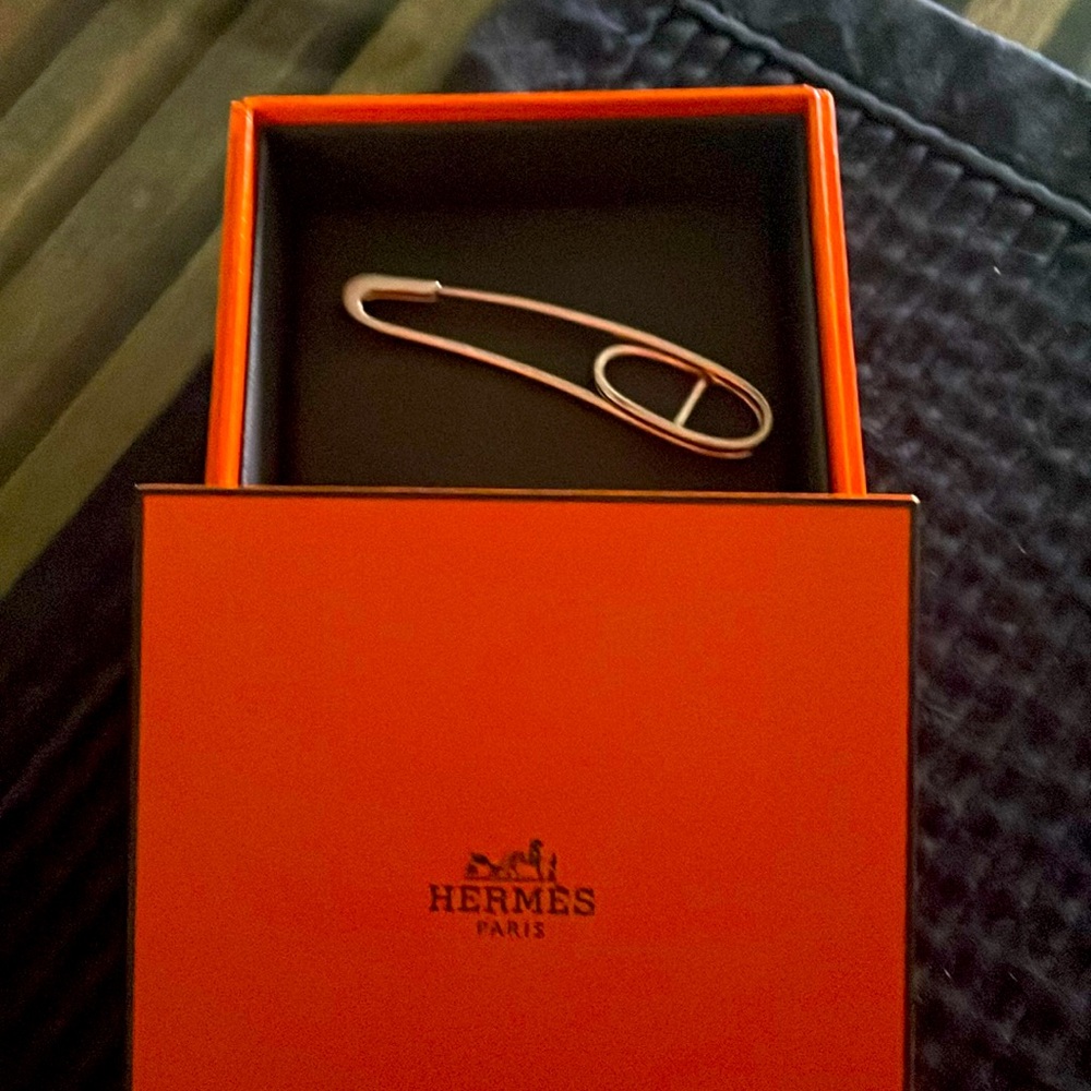 HERMES PIN